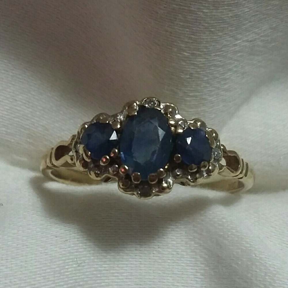 Vintage sapphire and diamond 9 carat gold ring